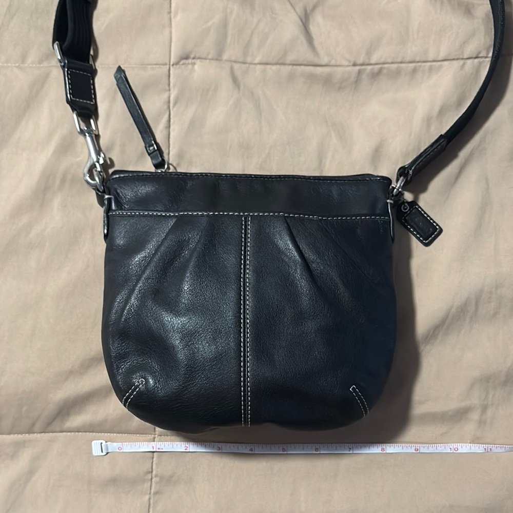 🖤Coach Black Leather Crossbody Bag with Silver Zipper